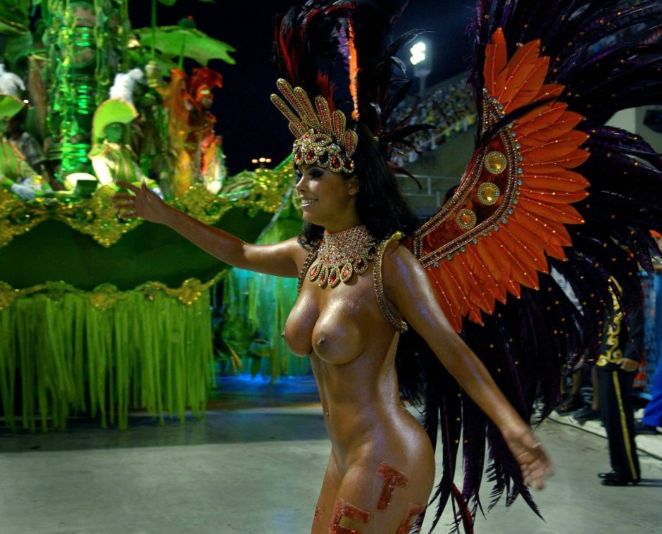 Трансвеститы на бразильском карнавале