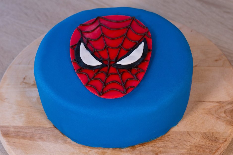 Торт лицо человека паука