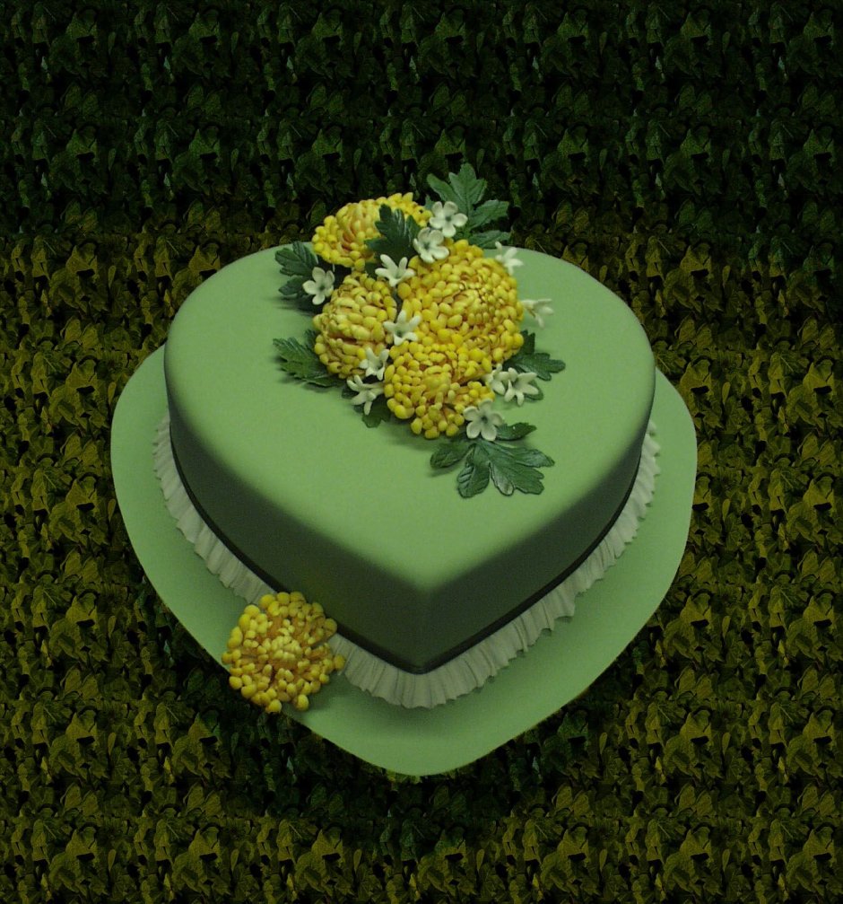 Торт с хризантемами живыми
