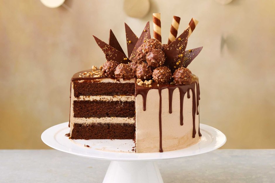 Стильный декор шоколадного торта