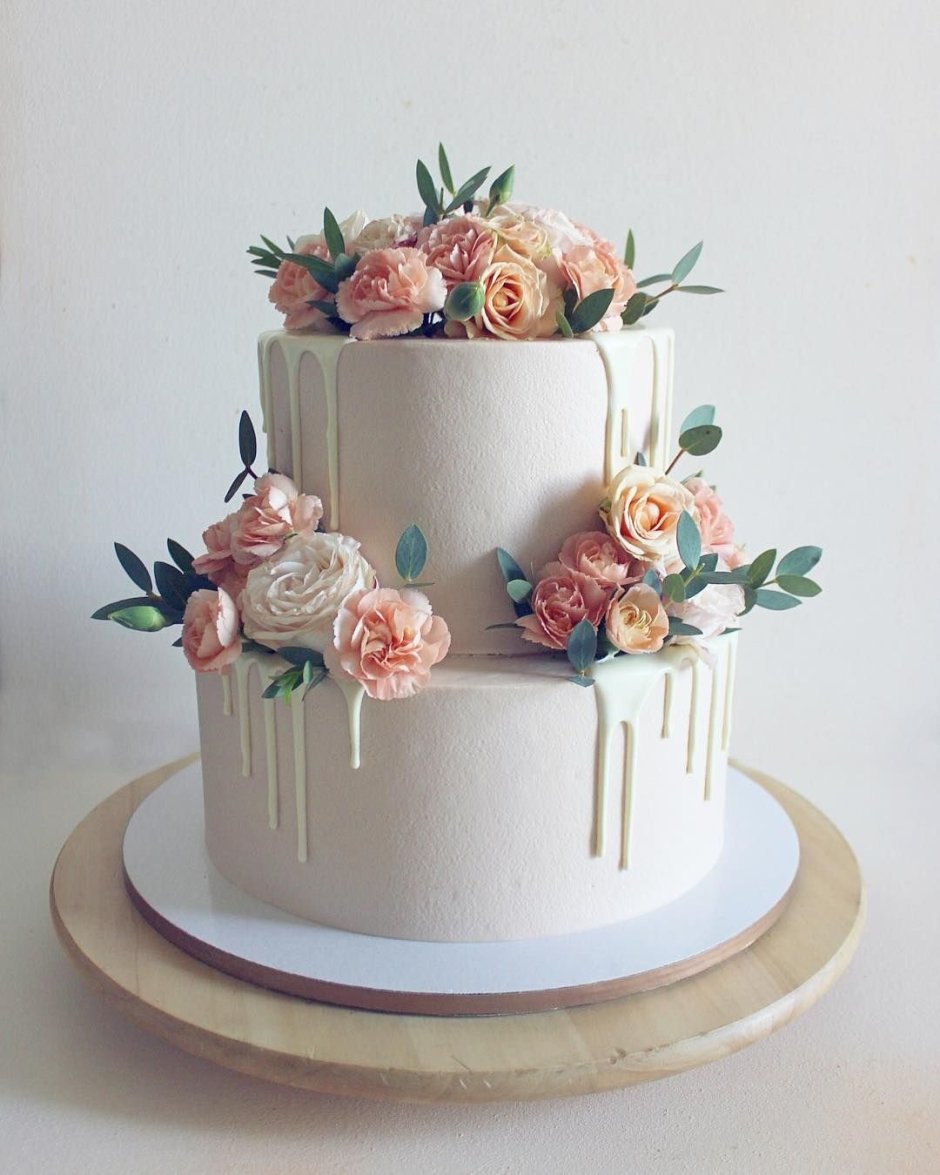Торт на этажерке свадебный с цветами