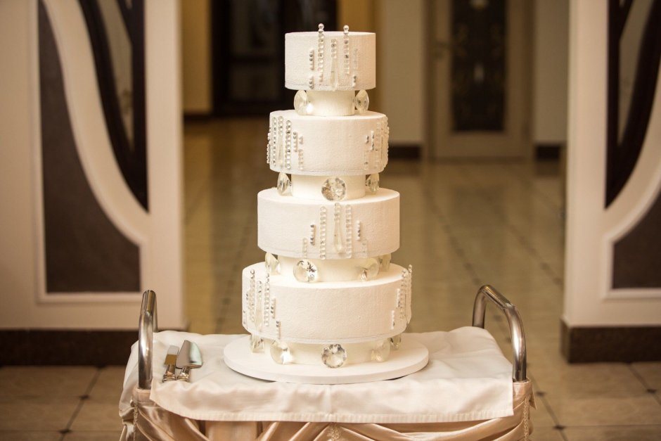 Свадебный торт с муляжами