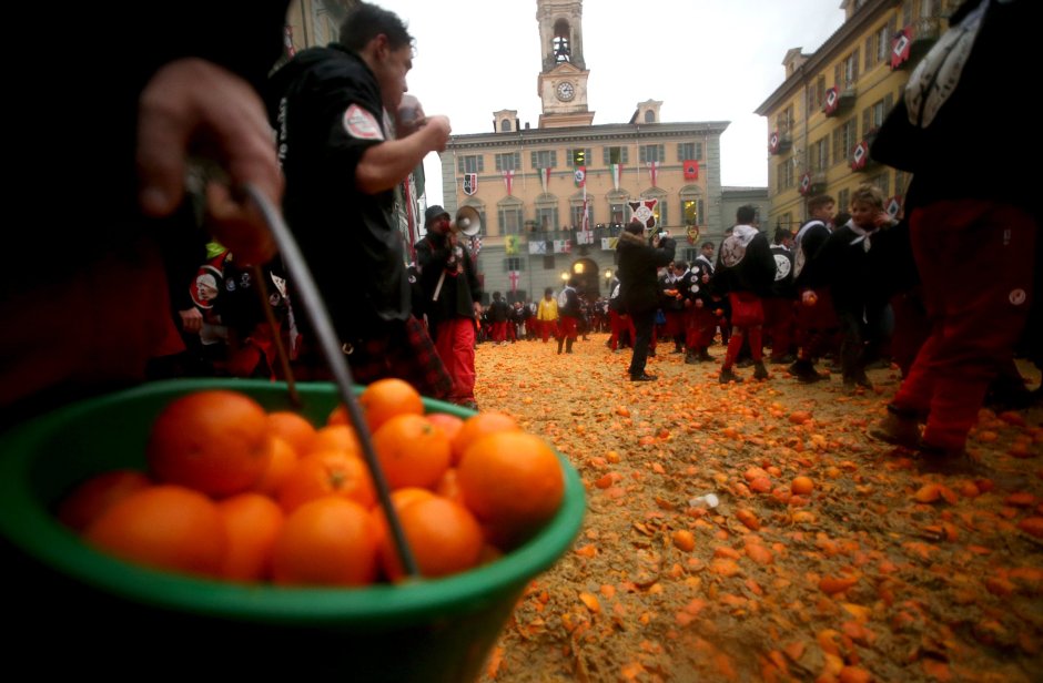 Битва апельсинами в Италии