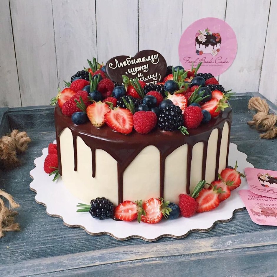 Торт детский с фруктами и ягодами