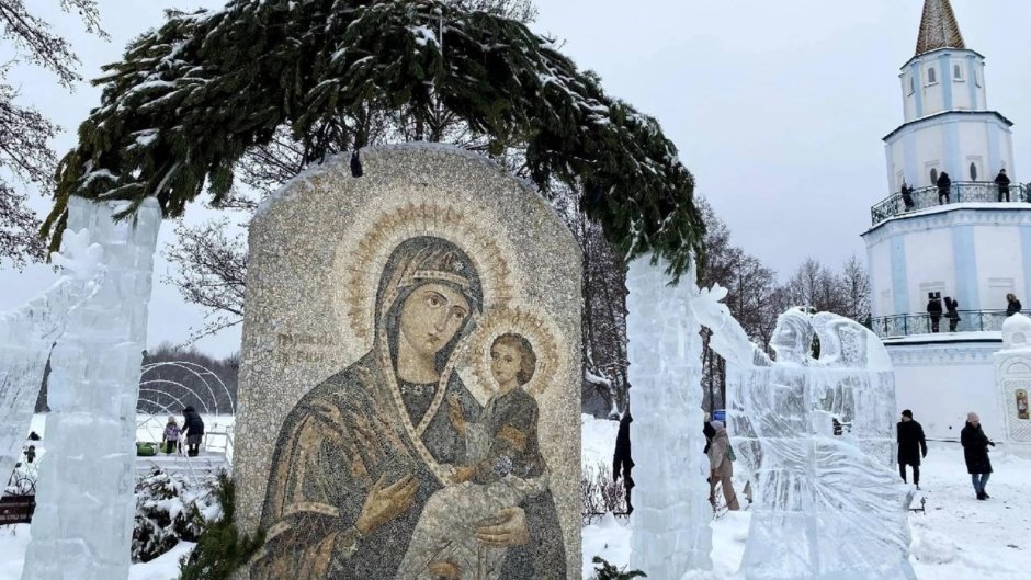 Раифский монастырь в Казани ночью в Рождество