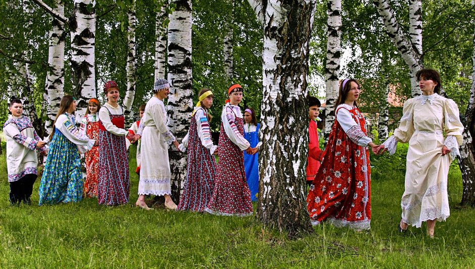 Национальные танцы на белом фоне