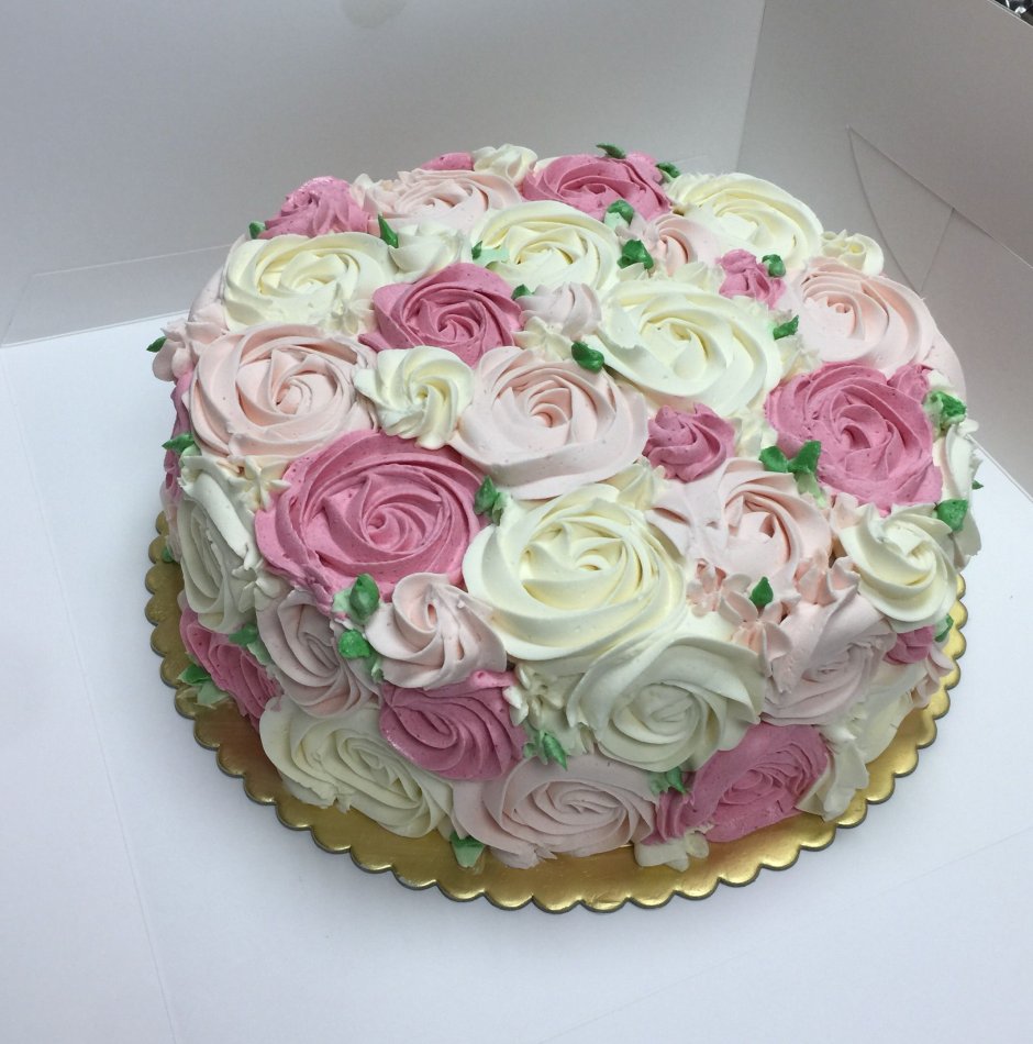 Как украсить торт розами