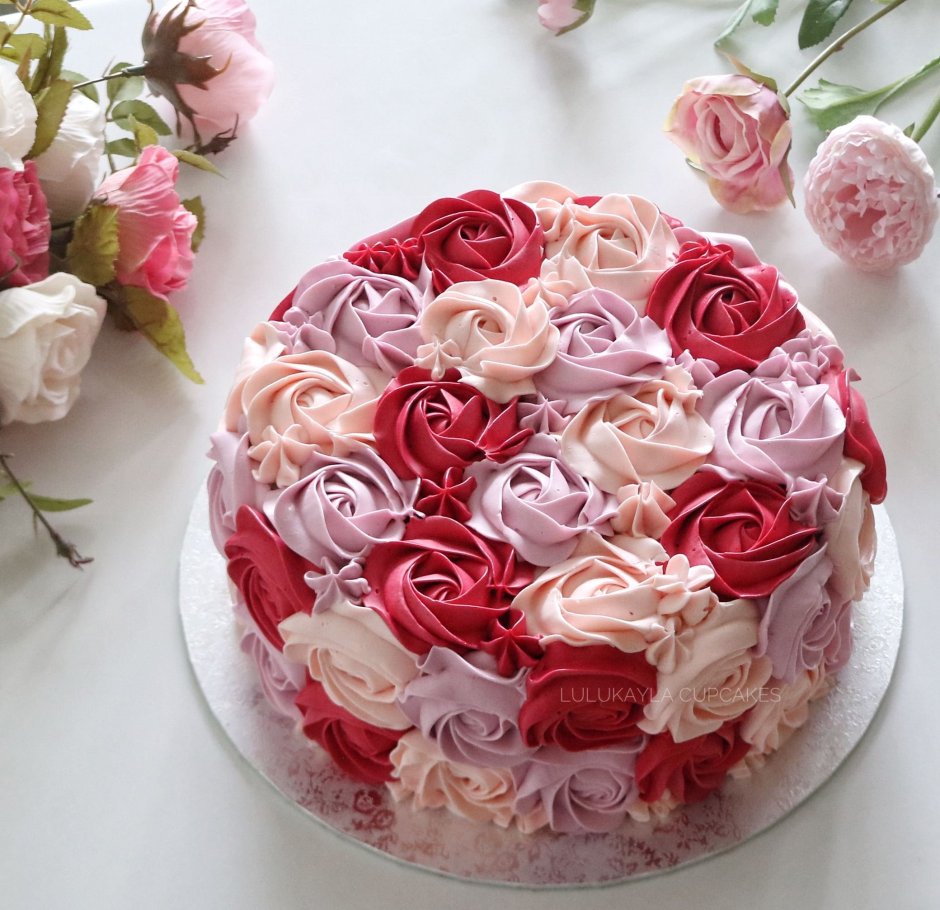 Украшение торта розами