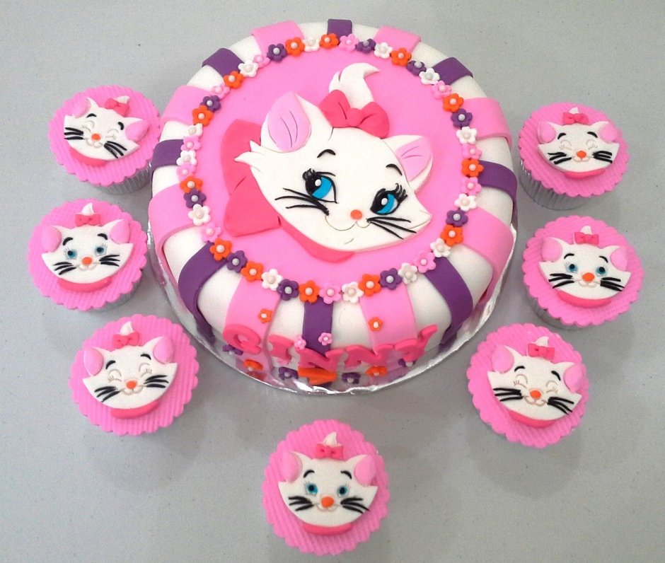 Торт с котиками для девочки с пряниками