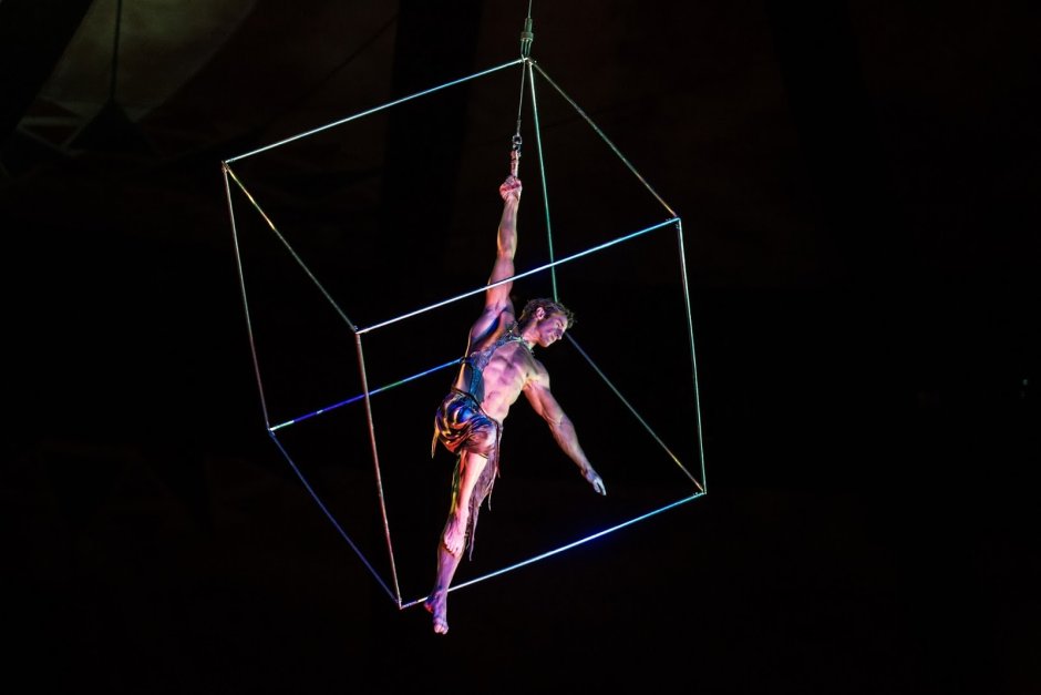 Cirque du Soleil воздушные гимнастки