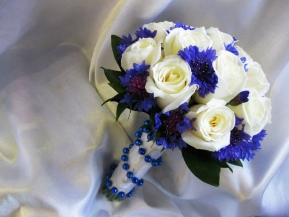 Свадебный букет бело синий