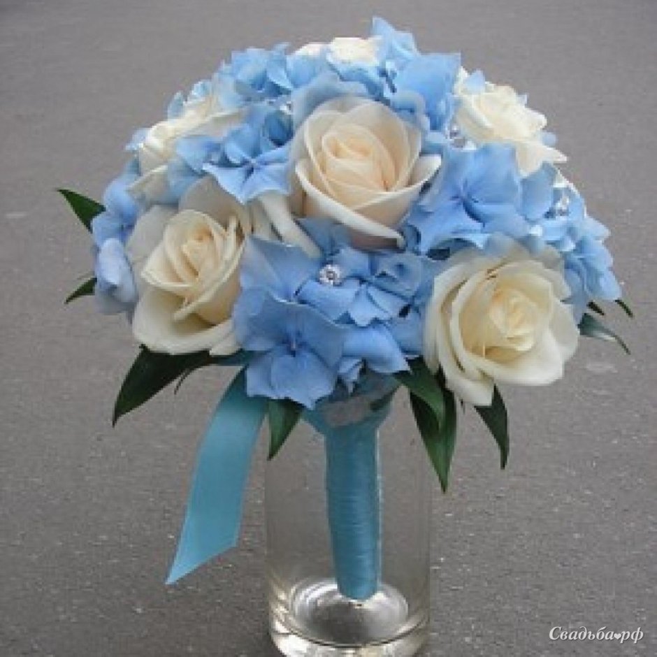 Букет невесты с голубой лентой