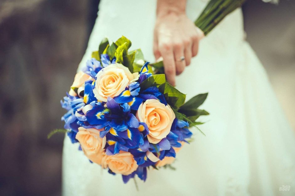 Букет невесты синие ирисы