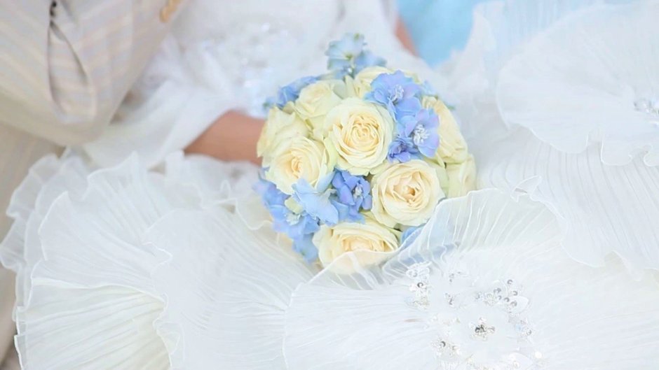 Букет невесты нежно голубой