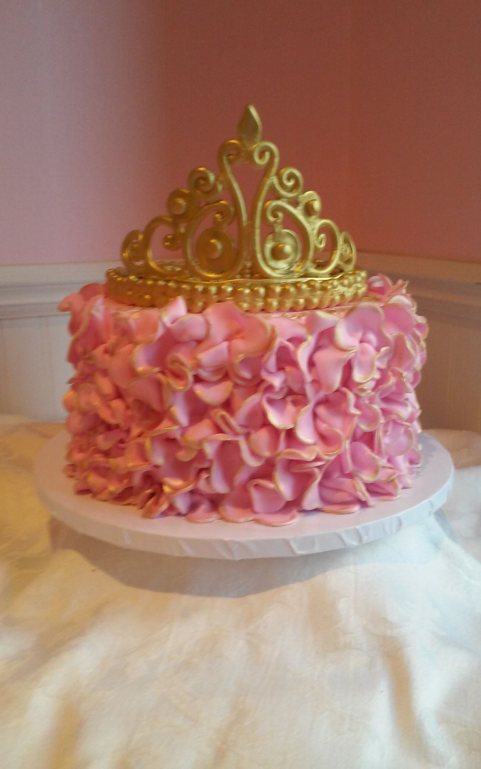 Кремовый торт с короной