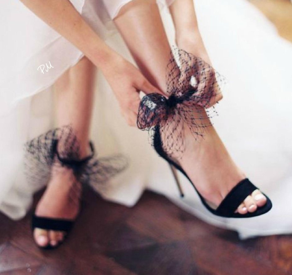 Невеста в черных туфлях