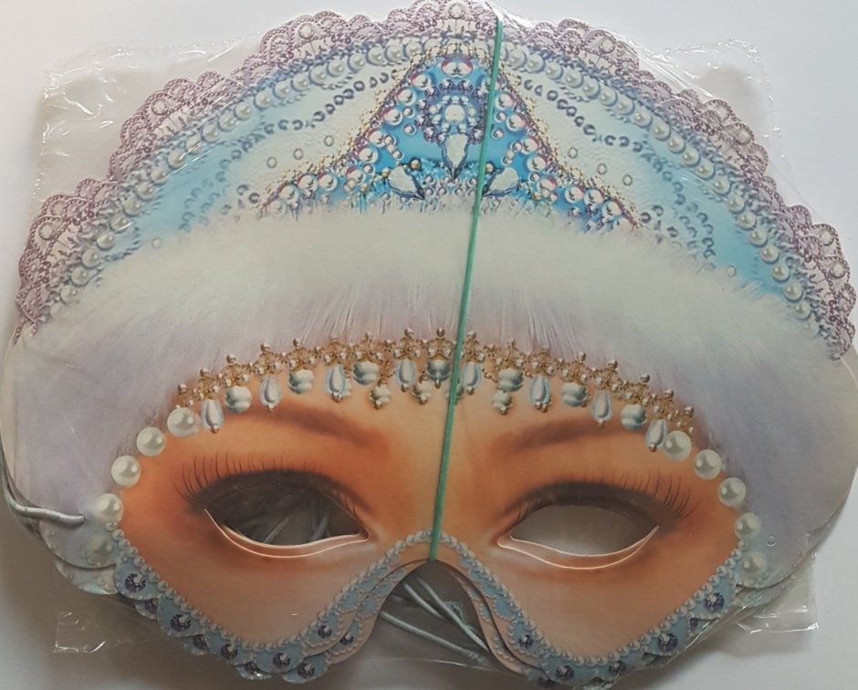 Необычная маска для маскарада