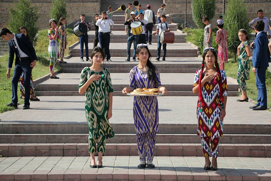 Таджички на улицах