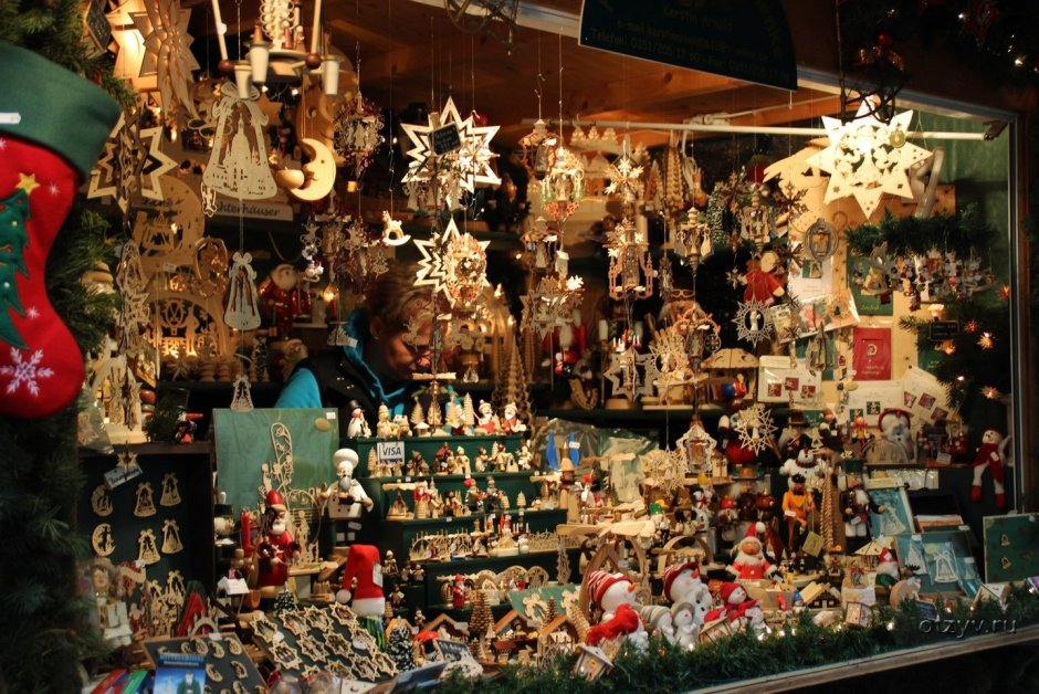 Крыши Рождественские Ларькина рынке в Дрездене фото