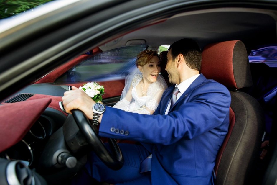 Свадебная фотосессия с автомобилем