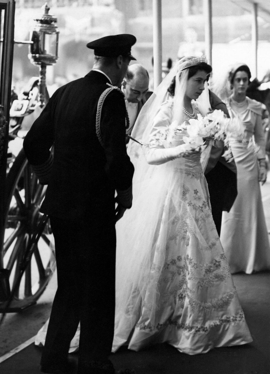 Вышивка на свадебном платье королевы Елизаветы