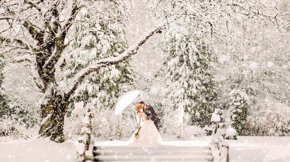 Зимняя фотосессия в свадебном платье