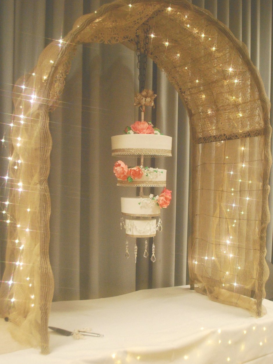 Подвесной торт на свадьбу