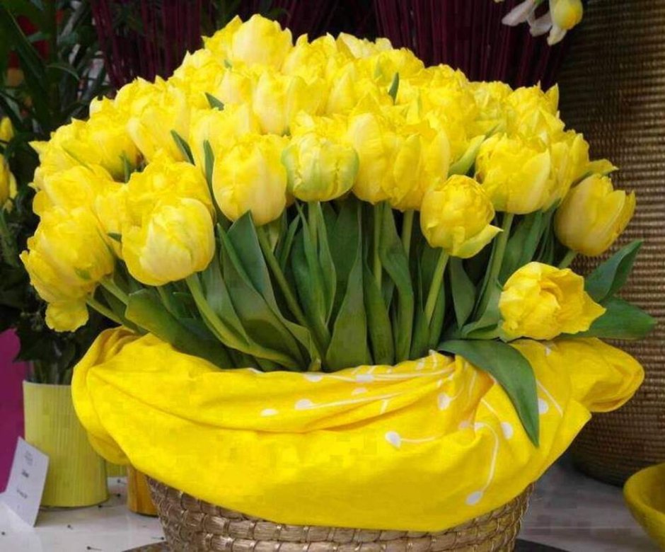 Букет желтых тюльпанов с днем рождения