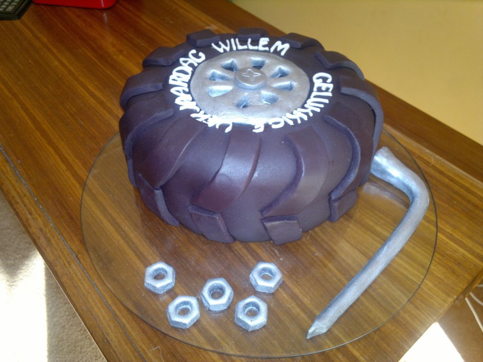 Украшение на торт в виде колеса