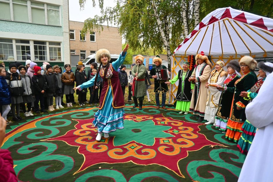Башкирский танец на Сабантуе