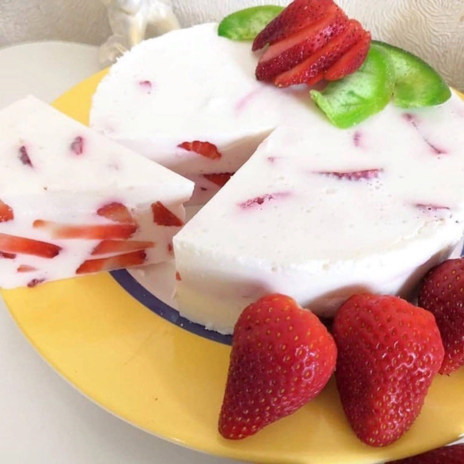 Йогуртовый торт с фруктами с желатином