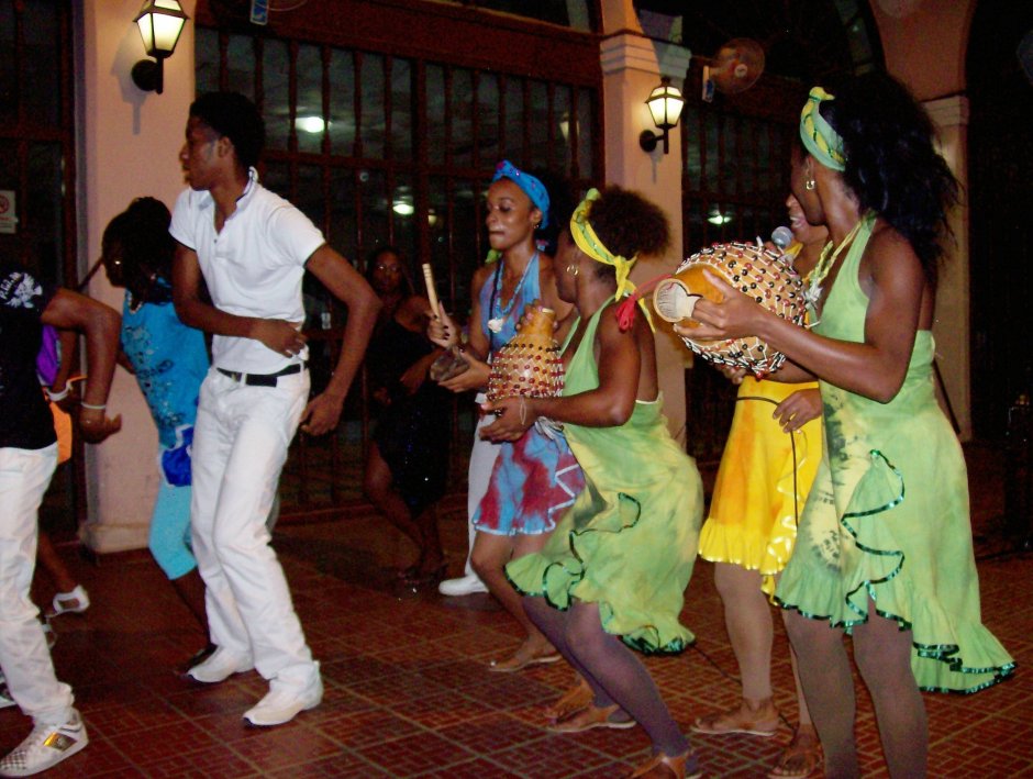 Кубинский стиль в одежде для вечеринки