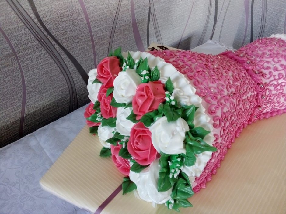 Торт букет роз со свечками розовые и желтые розы