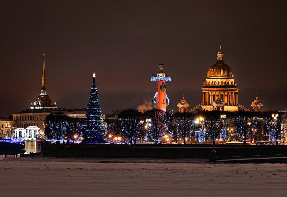 Новогодняя Исаакиевская площадь в Санкт-Петербурге