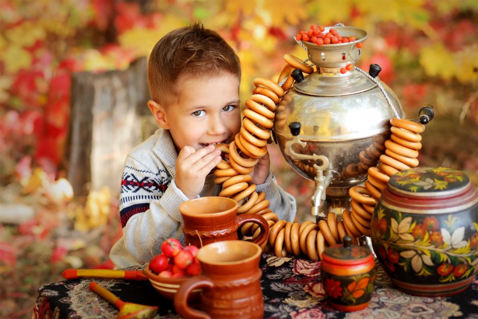 Чаепитие с самоваром и баранками