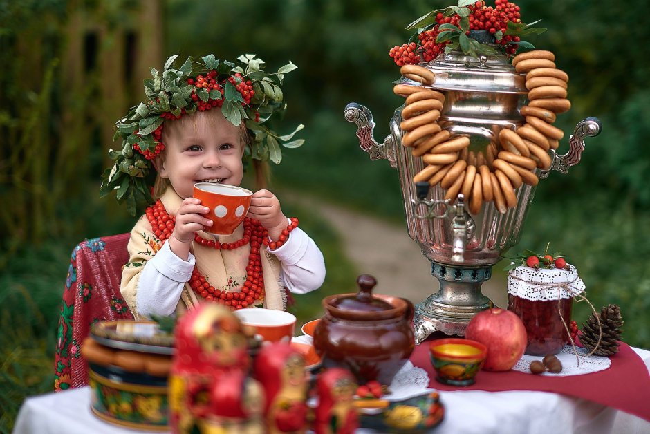 Натюрморт с самоваром и блинами