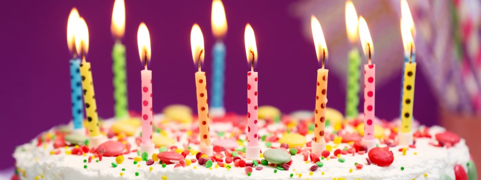 Торт со свечками с днем рождения