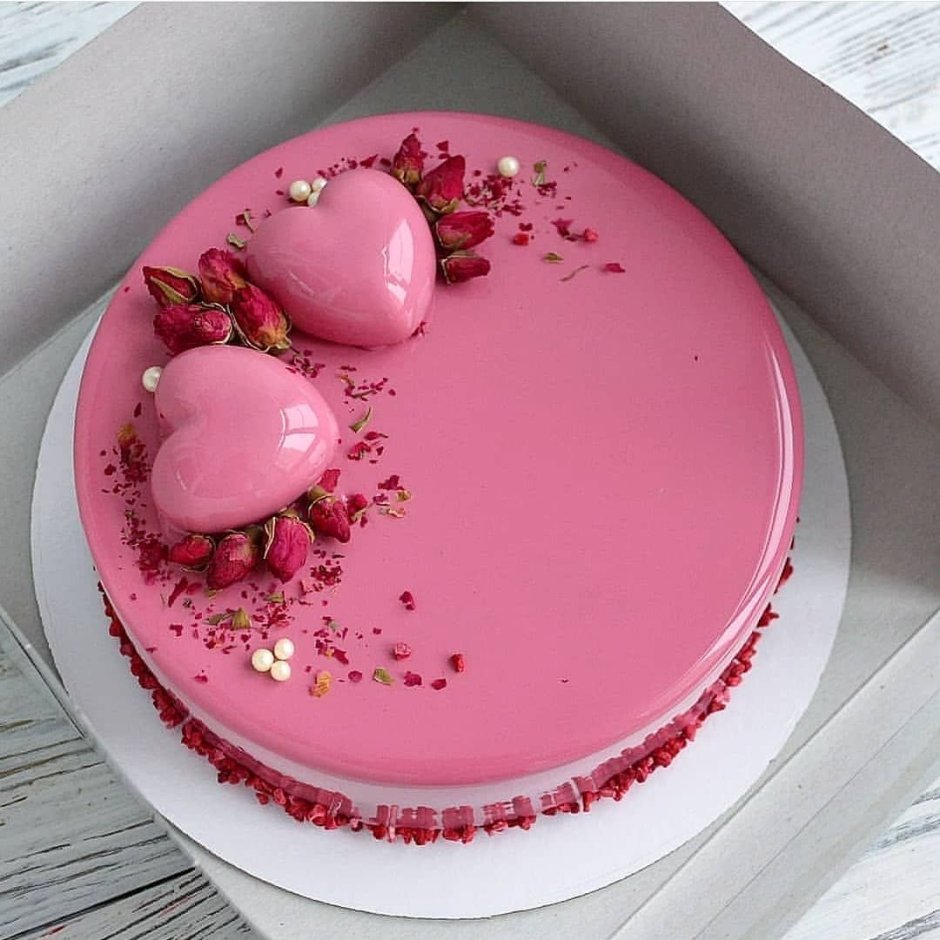 Торт с розовой глазурью