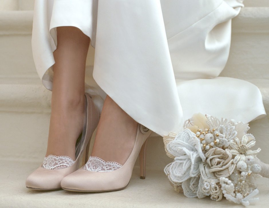 Платье свадебное и туфли белые обручальные кольца