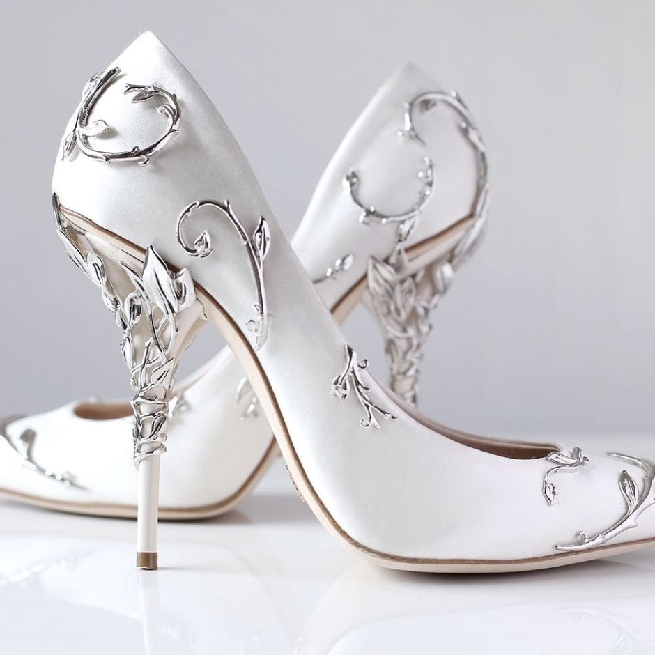 Свадебные туфли блестящие