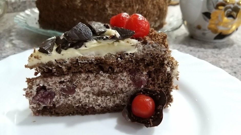 Шоколадный торт с вишневым желе
