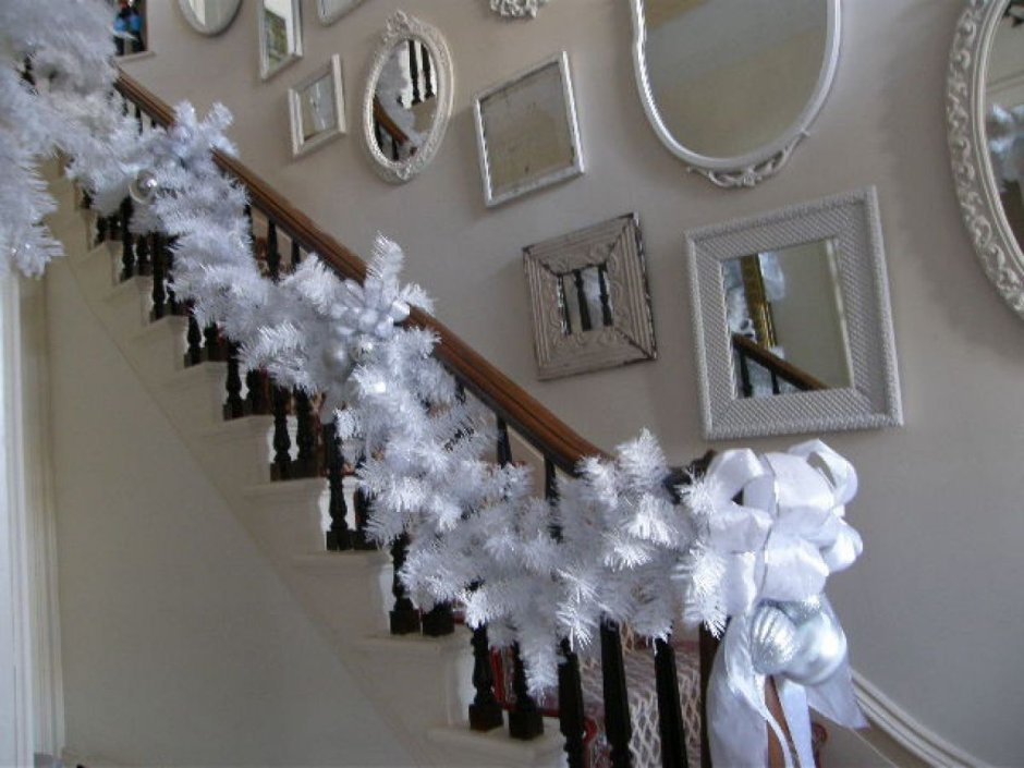 Как американцы украшают лестницы дома на Рождество