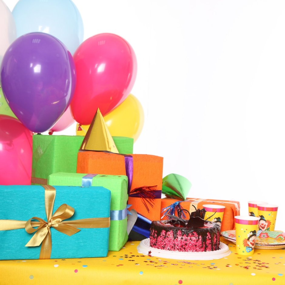 Фон с шариками и подарками на день рождения