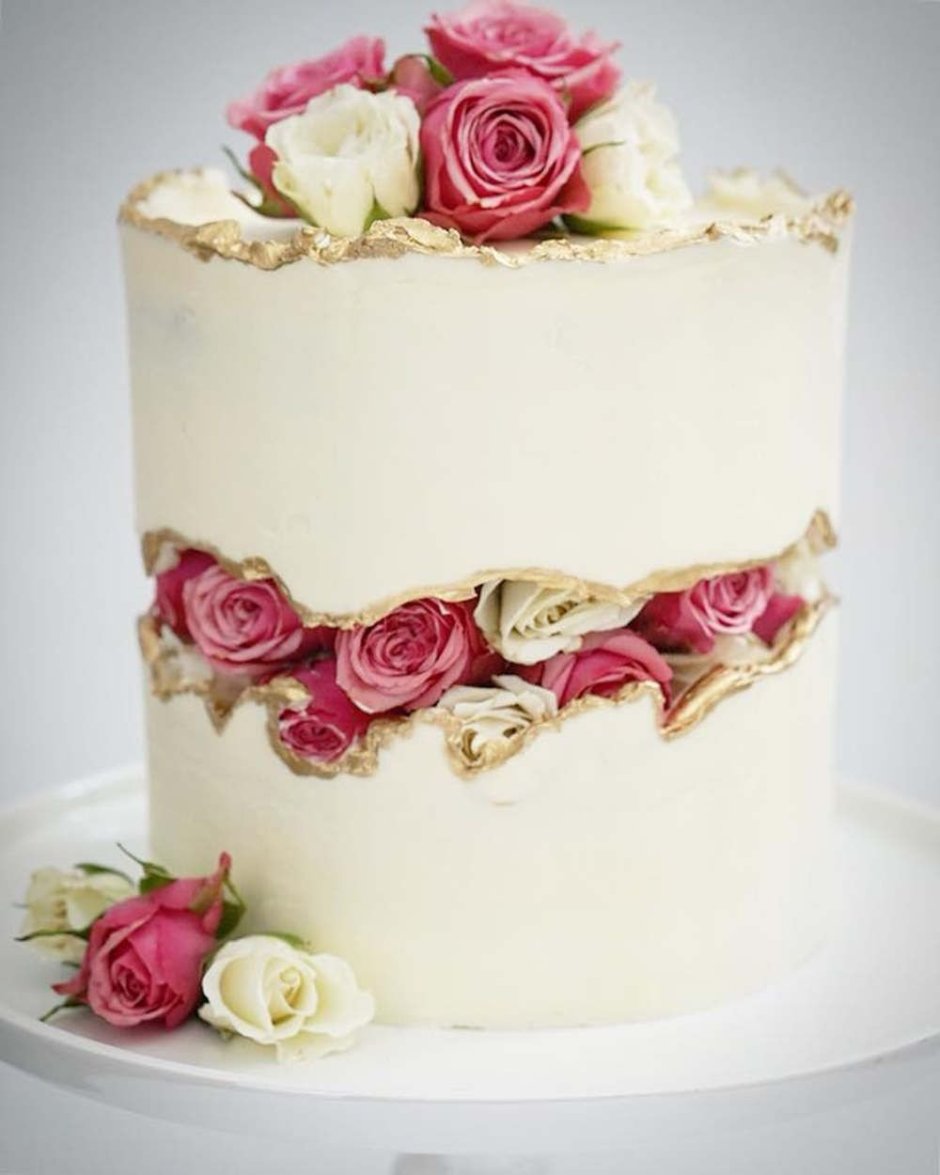 Торт с цветами в середине