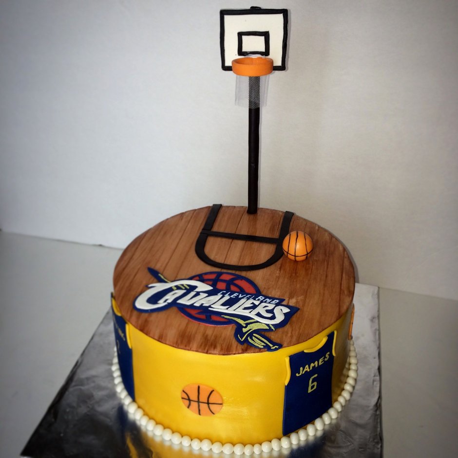Торт с украшением баскетбол