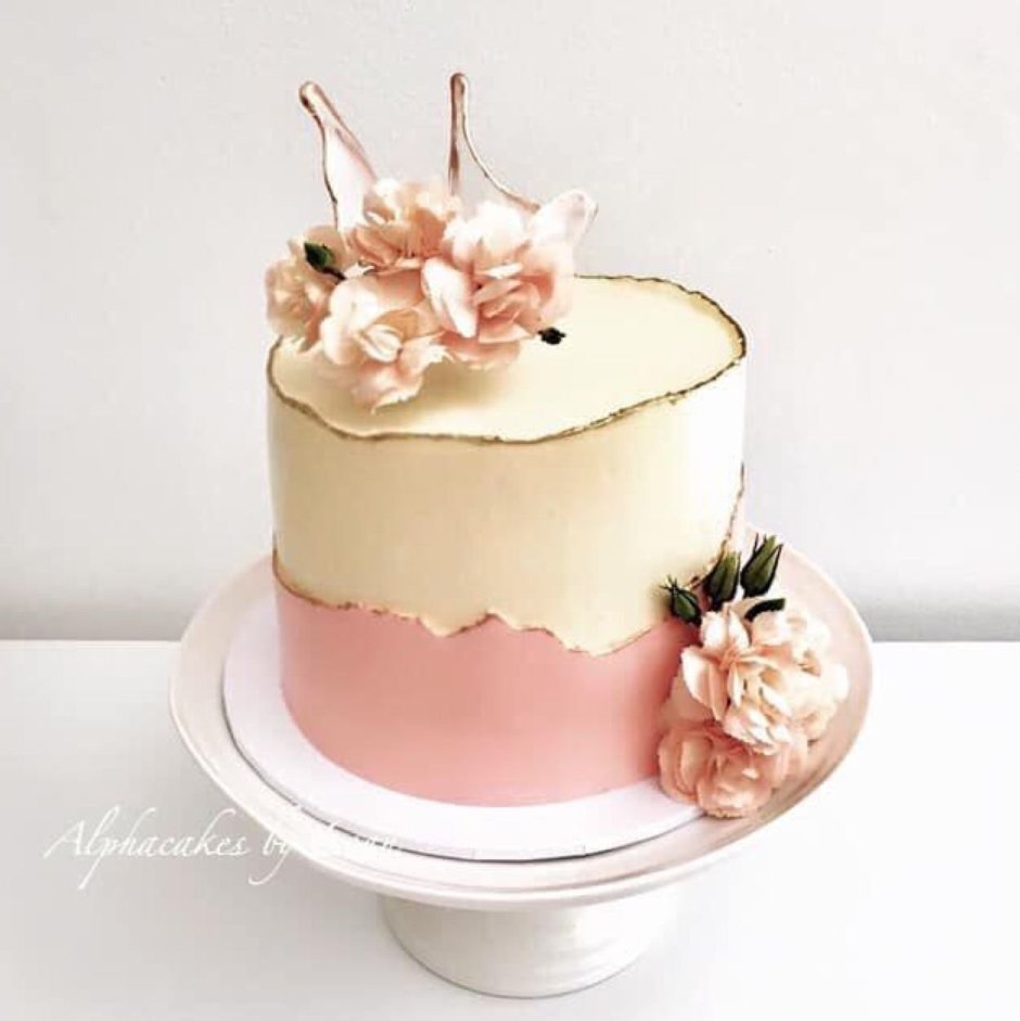 Торт с карамельными цветами