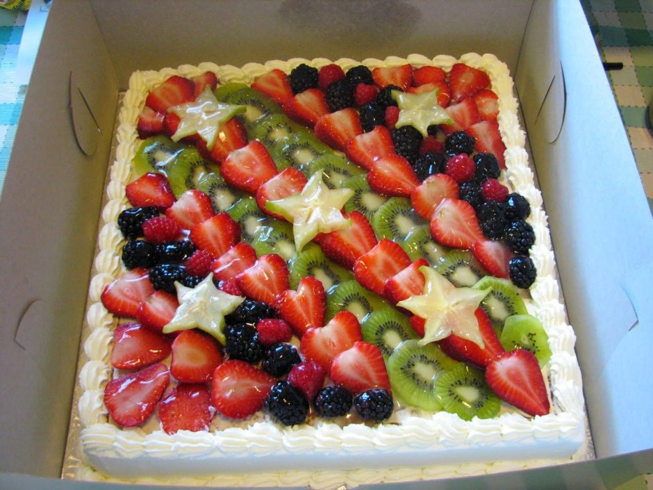 Торт фруктовый квадратный