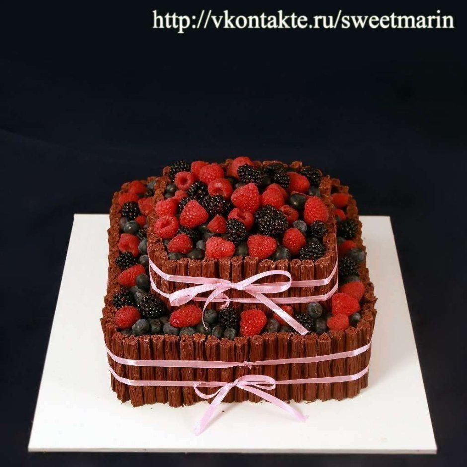 Тортики прямоугольные с ягодами