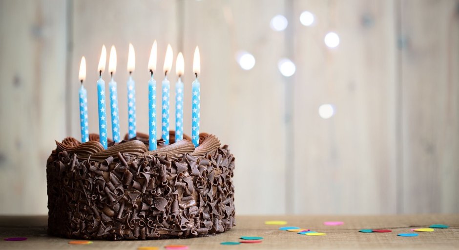 С днём рождения женщине торт со свечками