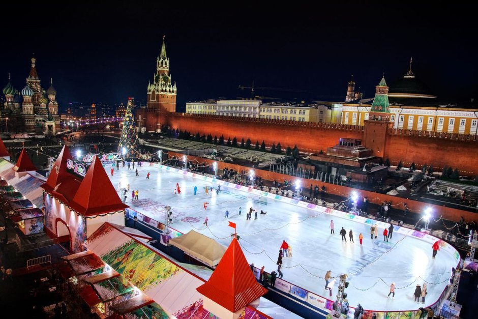 Новогодние куранты на Спасской башне Московского Кремля